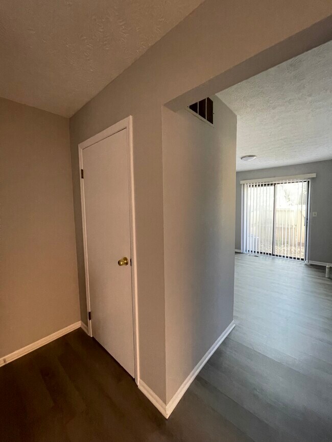 Building Photo - 6455 Brookedge Ct