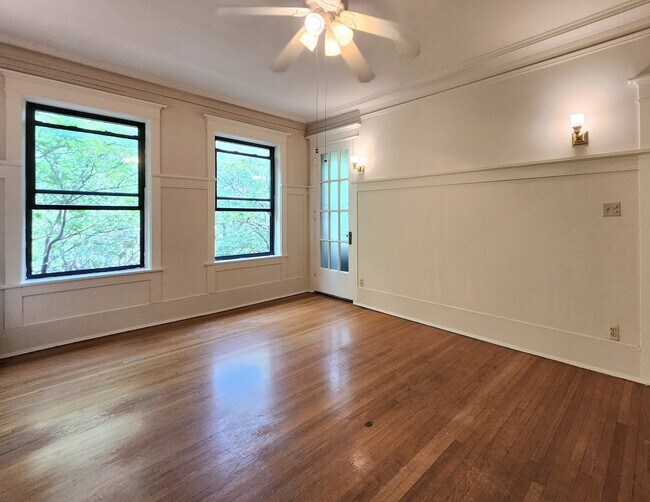 Building Photo - 5600 S Dorchester Ave