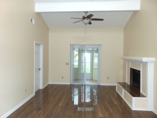 Building Photo - Venetian Villa 2 Bedroom 2 Bath 2 Car Garage w/Waterview!