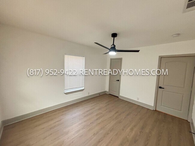 Building Photo - 1446 E Ann Arbor Ave