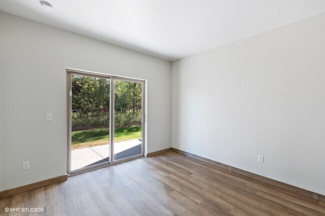 Building Photo - 718 Edgewood Pl