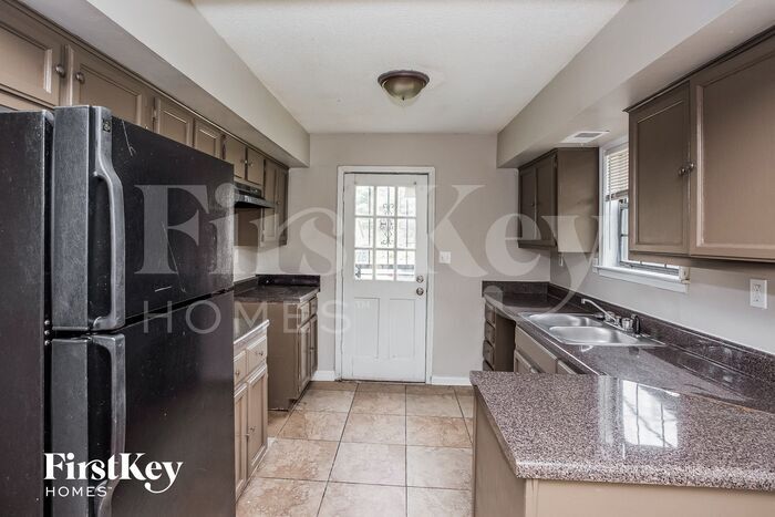 Building Photo - 6080 Selkirk Dr
