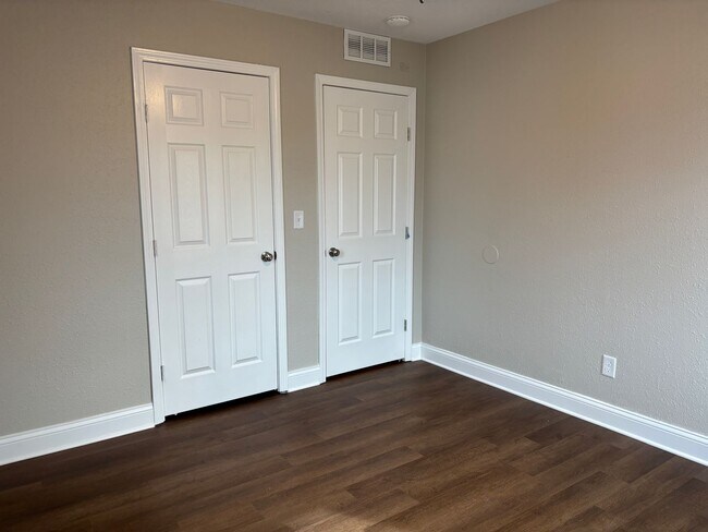 Building Photo - 3 Bed 1 Bath Remodeled House