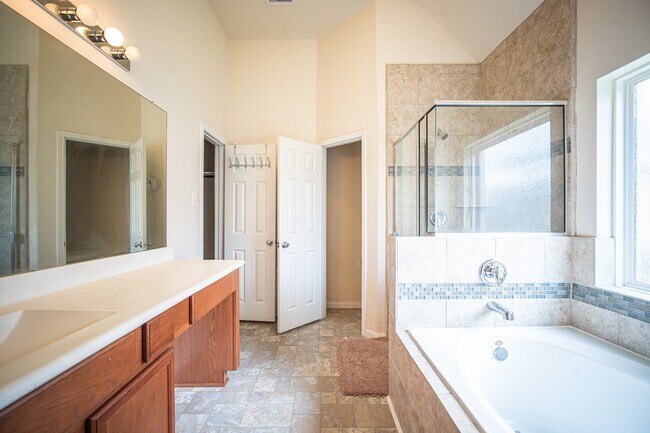 Building Photo - 4138 Falvel Shadow Creek Dr