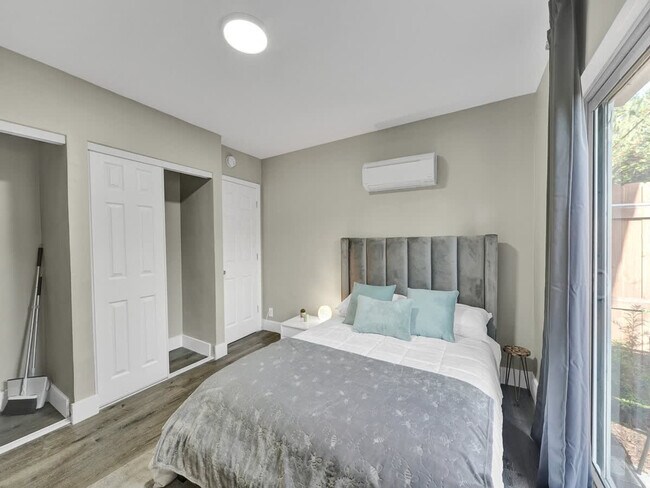 Building Photo - 3208 NE 9th St