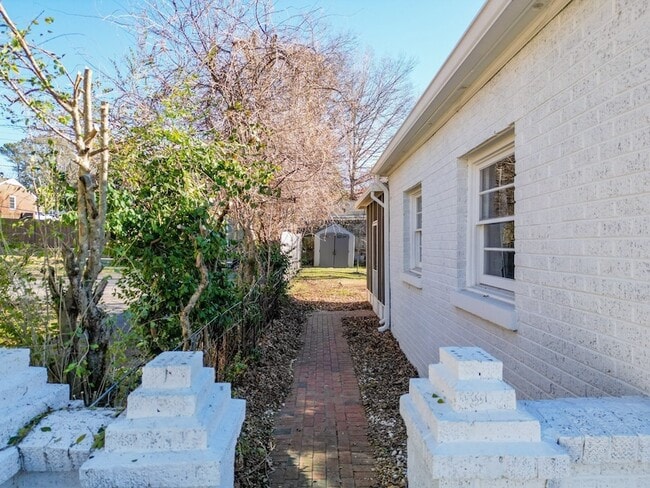 Building Photo - 1215 Trotwood Ave