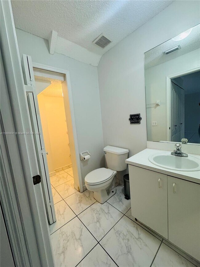 Building Photo - 6880 SW 158th Ct