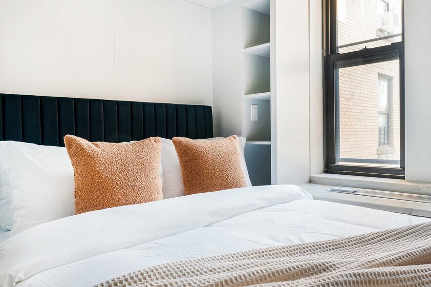 Building Photo - 240 W 73rd St