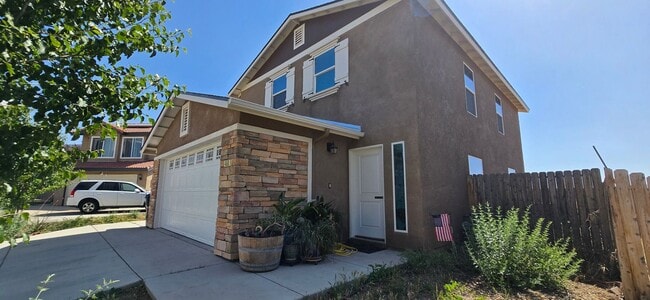 Building Photo - 450 Sherwood Pl