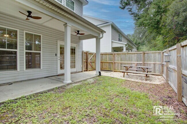 Building Photo - 221 S Lamplighter Ln