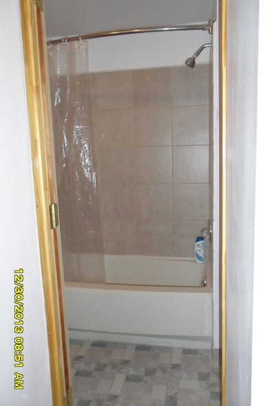 Apt 1 - bathroom - 523 E State St
