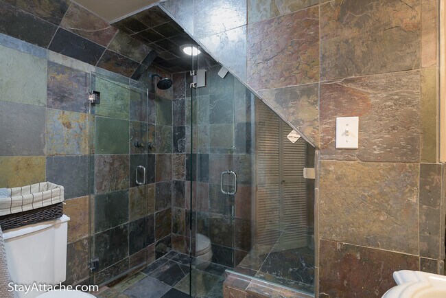 Building Photo - 2027 O Street NW Unit 1