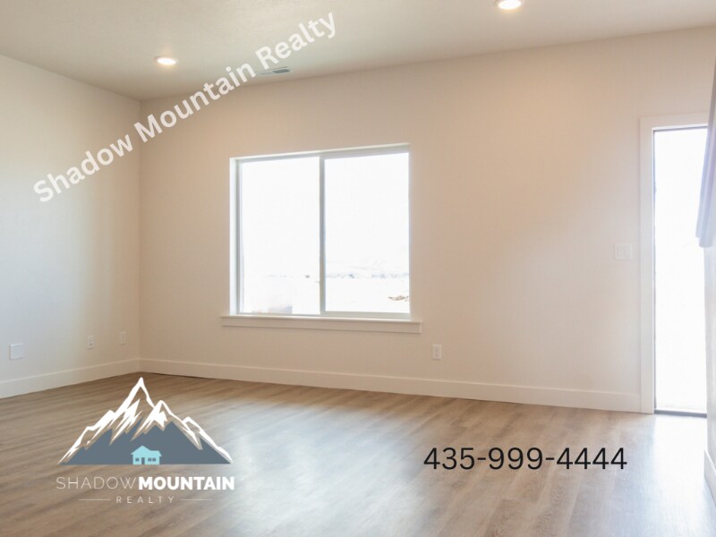 Building Photo - 1535 E 320 S