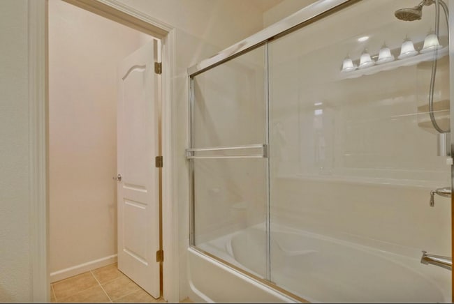 Building Photo - Newer 3bedrooms townhouse with 2 Cars Garage and AC in Fremont Niles area for rent