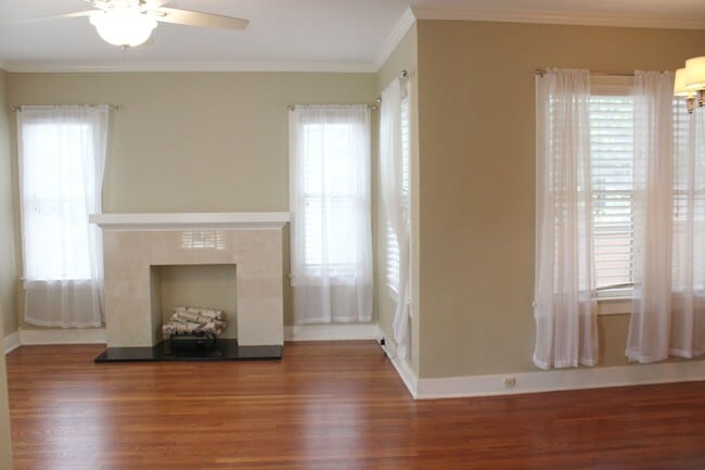 Building Photo - QUINTESSENTIAL ALAMO HEIGHTS COTTAGE