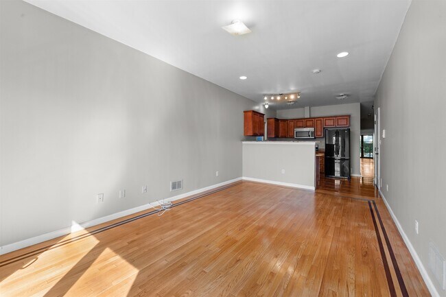 Building Photo - 392 Liberty Ave