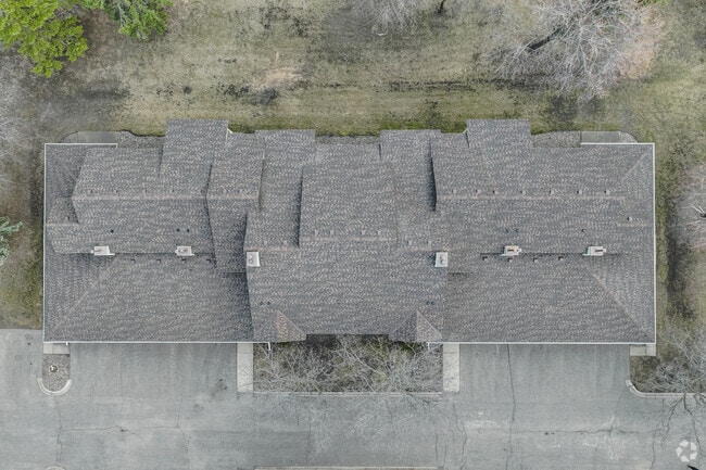 Building Photo - Carriage Crossings