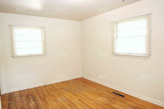 Building Photo - 609 W Prospect Rd