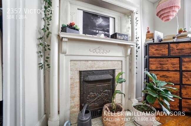 Building Photo - 2357 Victor St