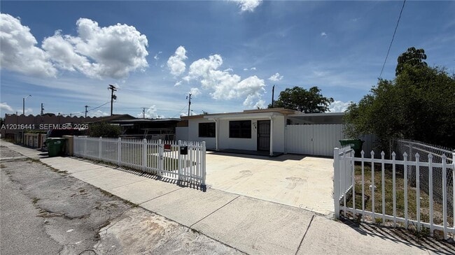 Building Photo - 2230 Service Rd