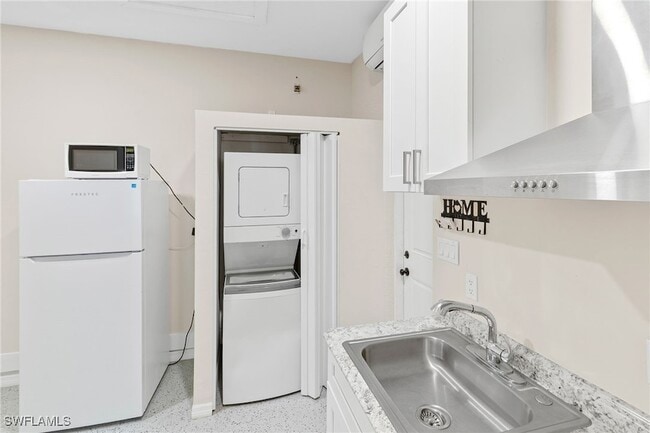 Building Photo - 2740 35th Ave NE