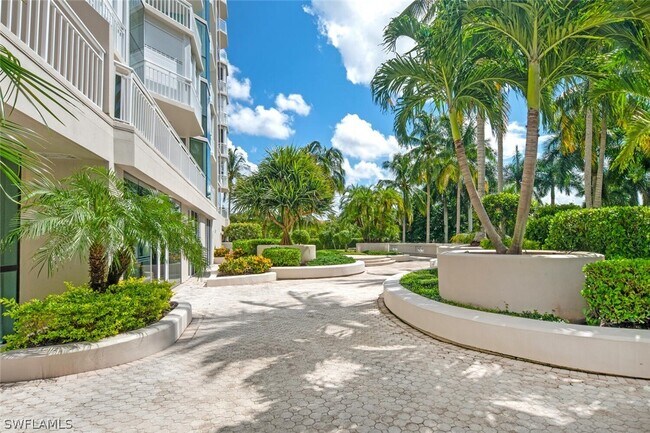 Building Photo - 4255 Gulf Shore Blvd N