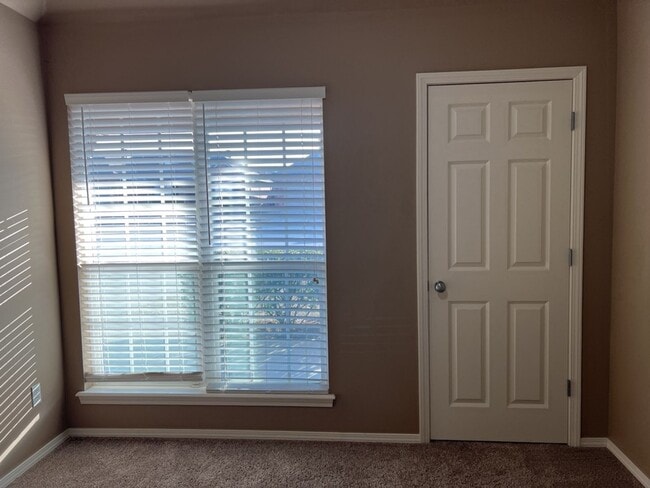 Building Photo - Welcome to this stunning 3-bedroom, 2-bathroom home located in the desirable Broken Arrow, OK.