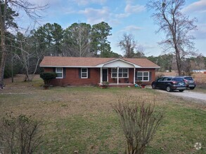 Building Photo - Hampstead - 3 Bedroom, 1 Bath Home