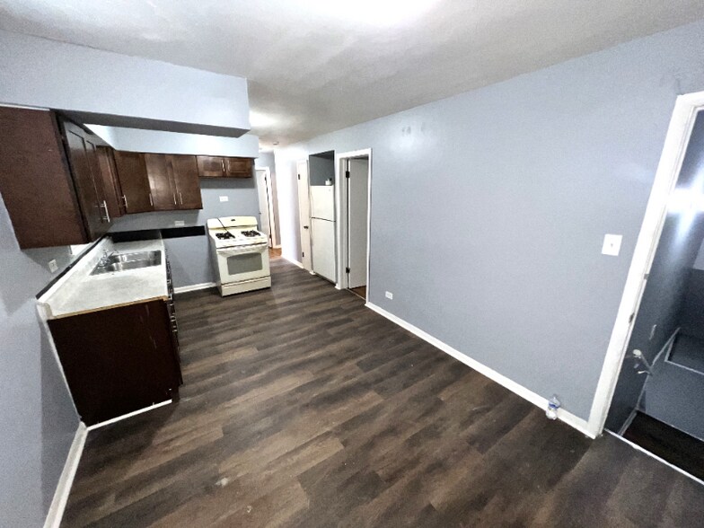 Building Photo - 6622 S Damen Ave