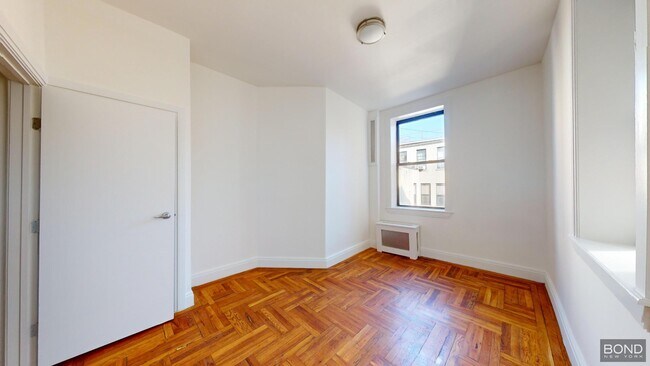 Building Photo - 17 W 125th St