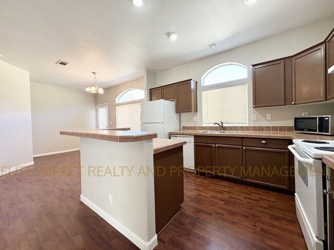 Building Photo - 4247 E White Water Dr