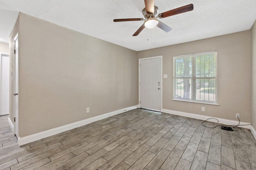 Building Photo - 6702 Colony Park Dr