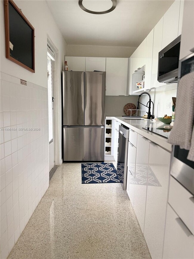 Building Photo - 9700 W Bay Harbor Dr