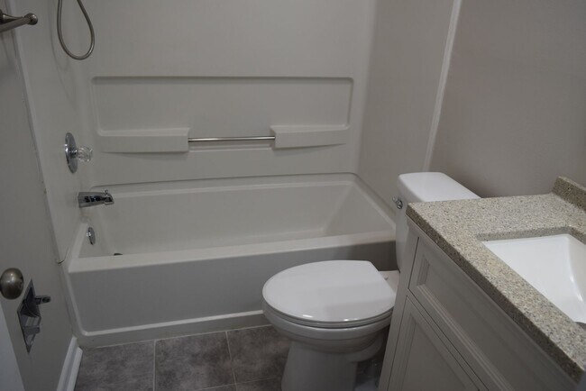 Building Photo - 668 Bartons Landing Pl