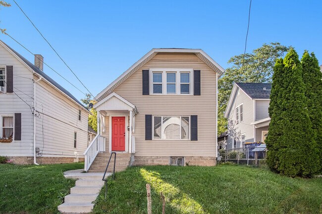 Primary Photo - 115 Diamond Ave SE