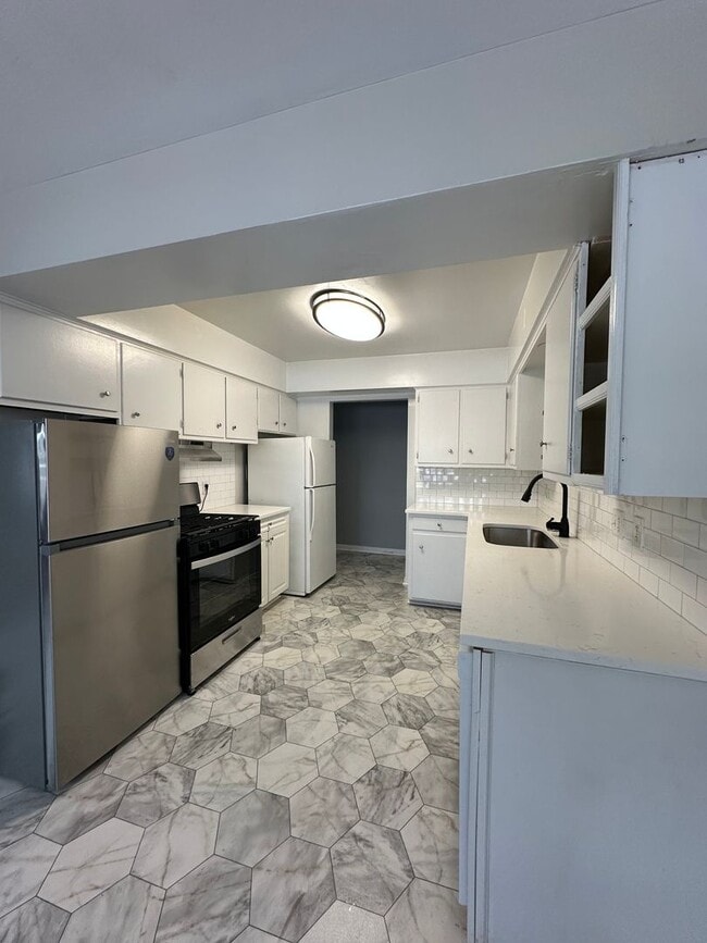 Primary Photo - 3009 W Michigan Ave