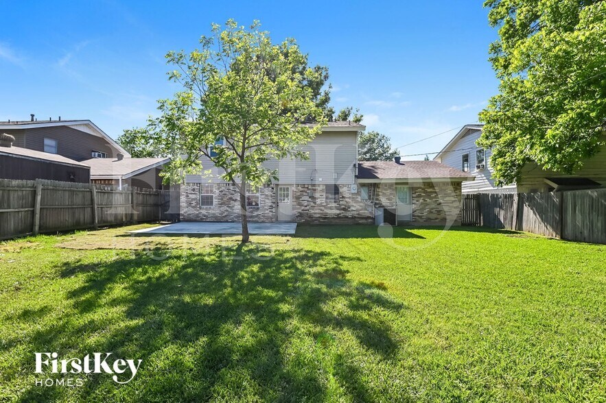Building Photo - 3002 Harlan Dr