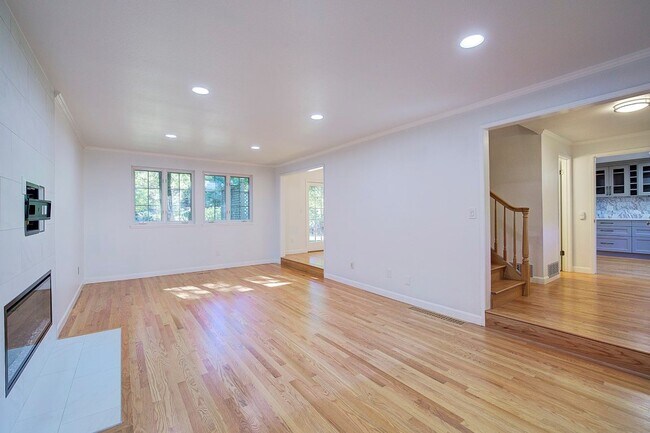 Building Photo - 4Bd/2.5Ba Mercer Island House