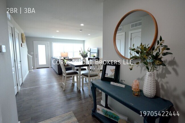 Building Photo - 305 Omnia-A