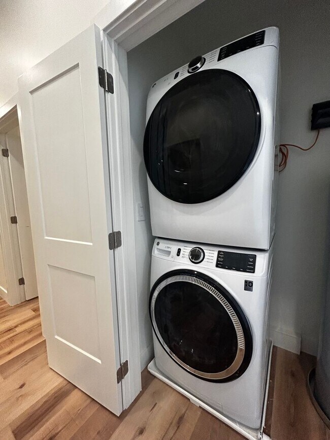 Building Photo - **  AVAILABLE AUGUST 2026  **  Beautiful Downtown Apartment with Private Rooftop Deck  Call to in...