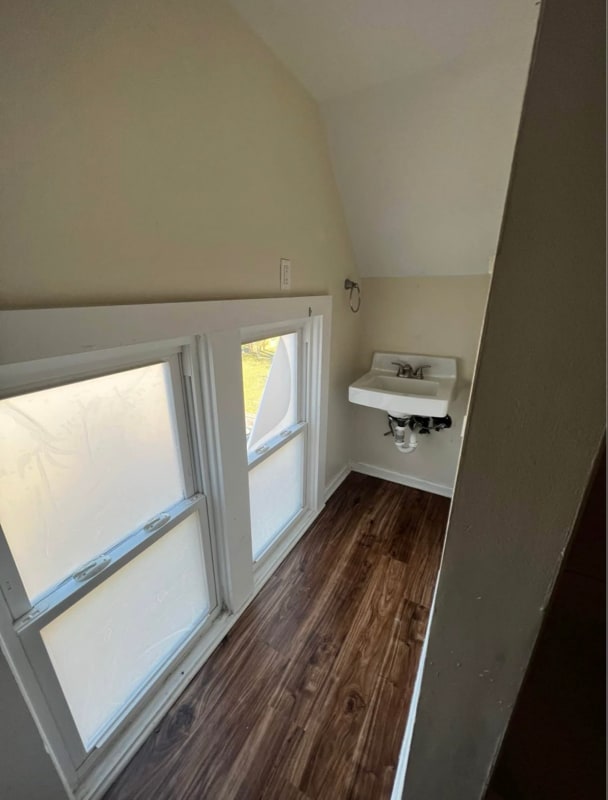 Building Photo - 319 E Van Buren St