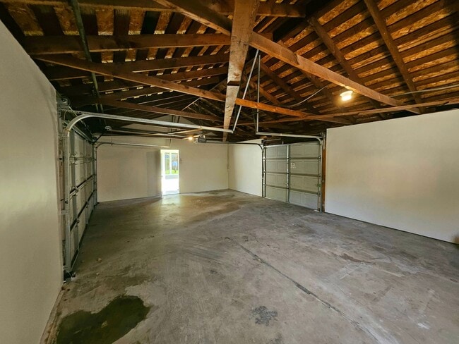 Building Photo - Beautiful Home in a Lovely Neighborhood! Available Spacious 2 Bedroom and Two Bathroom!