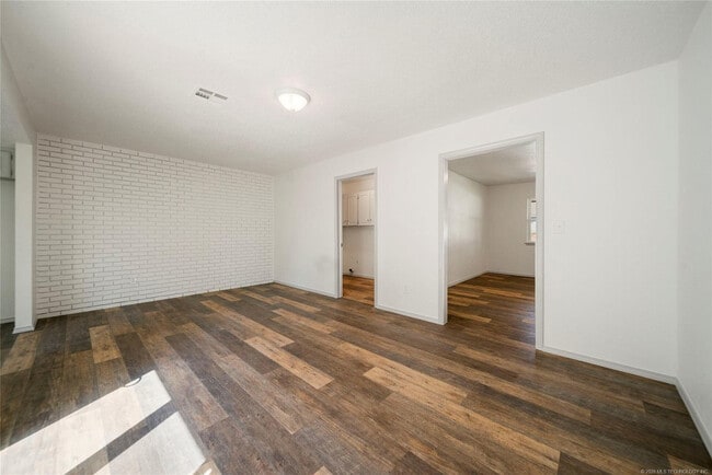 Building Photo - Lafortune Park Duplex