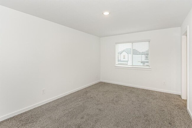 Building Photo - 3021 Mesa Dr