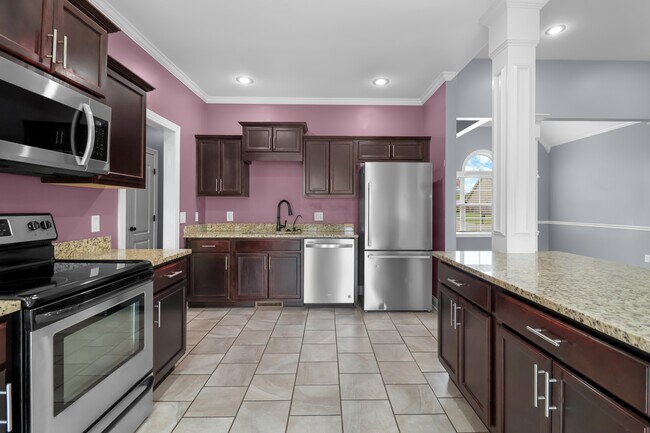 Building Photo - 3375 Cotham Ln