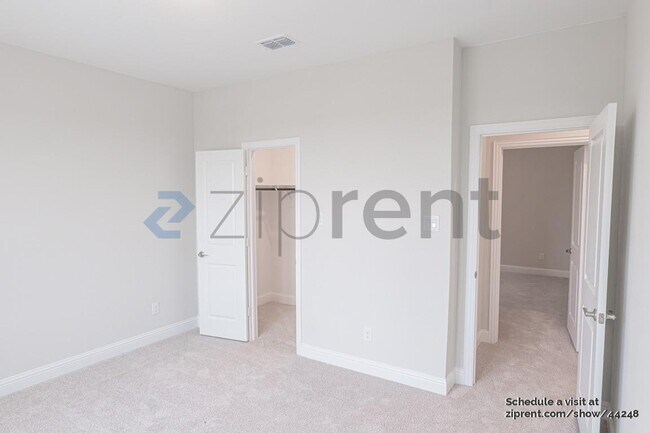 Building Photo - 2970 Eleanor Dr