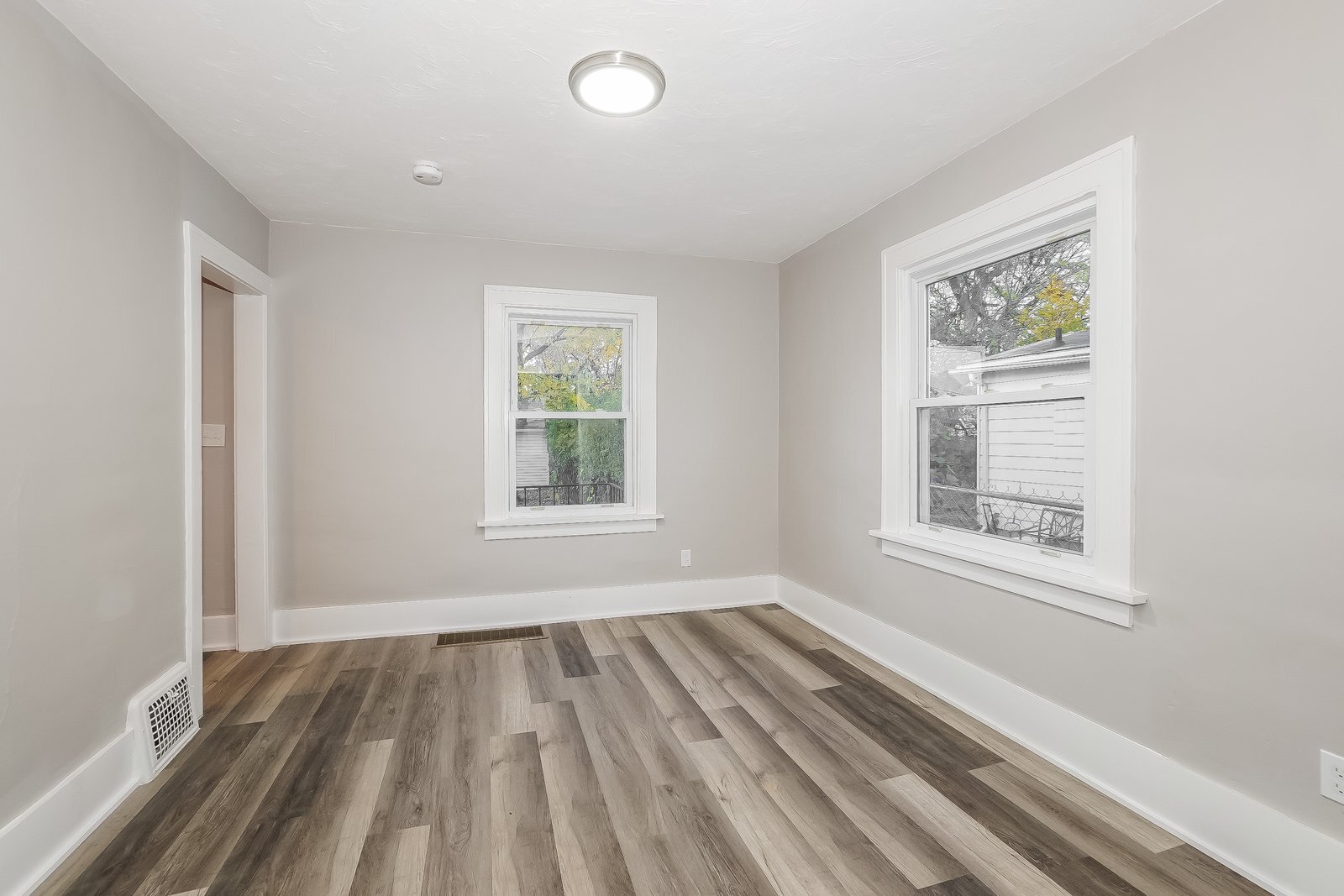 Building Photo - 1001 W 20th St