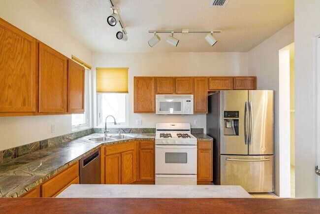 Building Photo - 7 E Saddleback Mesa