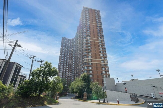 Primary Photo - 100 Old Palisade Rd