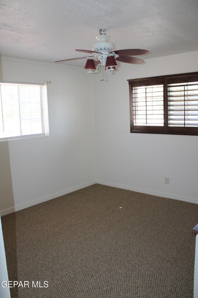 Building Photo - 9201 Mt Shasta Dr